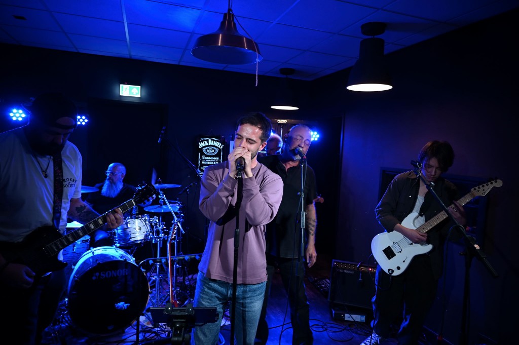 ../Images/10 jaar Ro's Barbershop 201.jpg